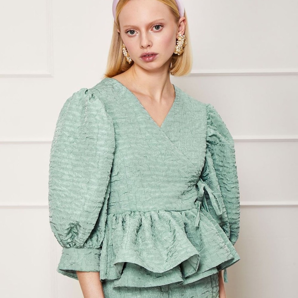 ISO!!! In search of a sister Jane dapple Lilly top is an XS or S!